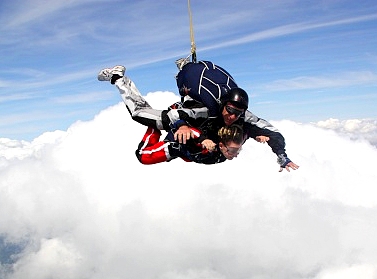 Tandemový zoskok s padákom zo 4000m.